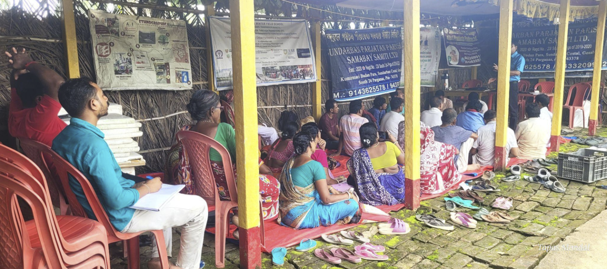 Lecture Session on trellis cultivation  conducted by Prof. Ranjit Chatterjee<br />
Photo: Tapas Mondal<br />
